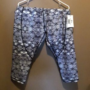 Zyia cobra metallic capri light n tight hi-rise